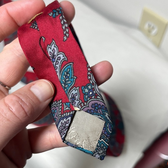 CHRISTIAN DIOR Red Paisley Italian Silk USA Designer Mens Tie VTG RARE - Picture 6 of 7